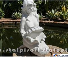Statuetă sirenă cu scoică, alb marmorat, model S49.