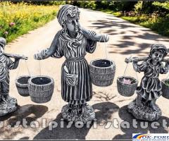 Mama și copii cu găletușe, gri patinat, model S65.