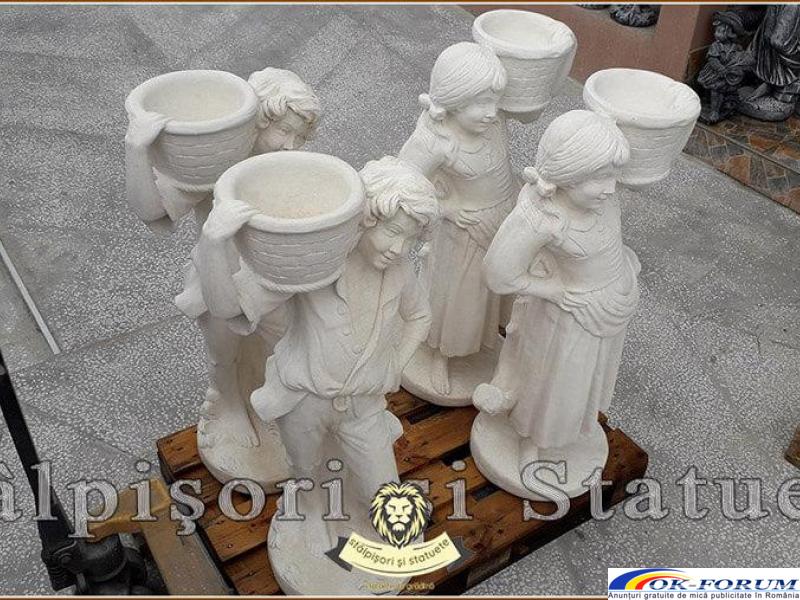 Set statuete copii cu coșulețe, alb marmorat, model J3,J4. - 2