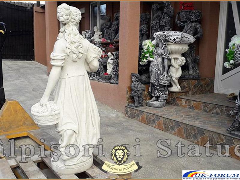 Statuetă domnița cu coșulețe, alb marmorat, model S67. - 2