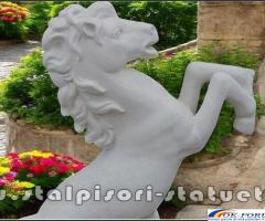 Statuetă căluț mediu, alb marmorat, model S37.
