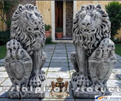 Statuetă leu mare cu blazon, gri patinat, model S1.