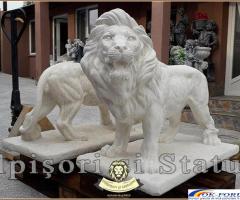 Statuetă leu mare în picioare, alb marmorat, model S33.