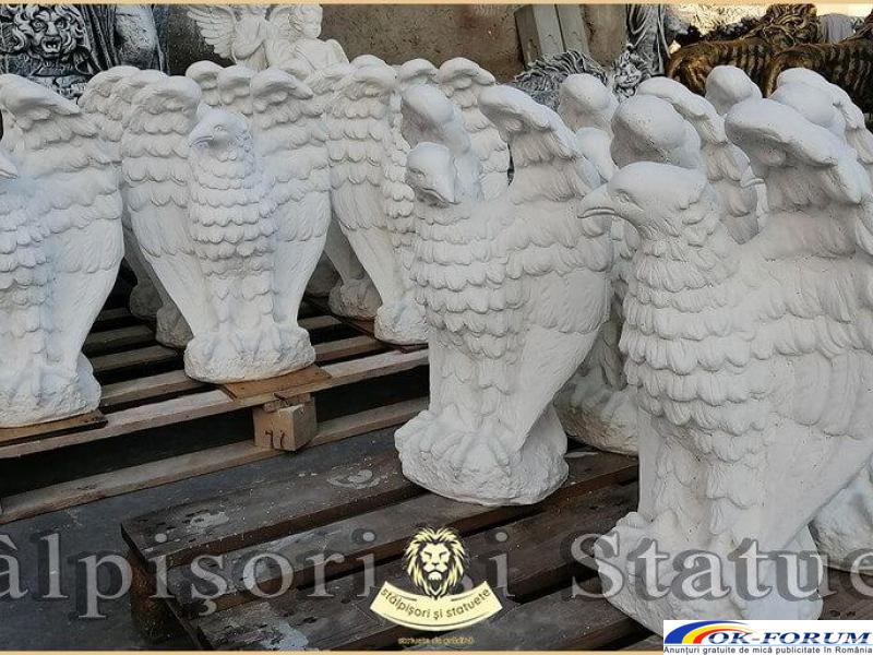 Statuetă vultur, acvilă, șoim, uliu, alb marmorat, model S13. - 2