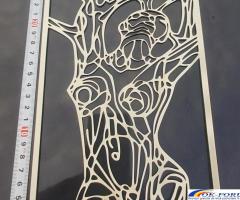 Decoratiune perete. Tablou arta copacul cu trunchiul de femeie