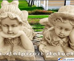 Set statuete doi copii scolari, maro patinat, model S15.