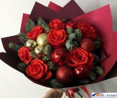 Crăciunul prinde viață cu eleganța aranjamentelor OkFlora