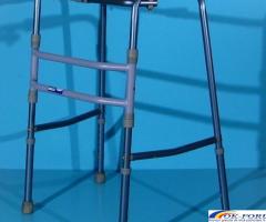 Cadru pasitor pentru mers din aluminiu  Invacare